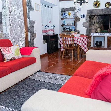 Casa Da Agua Quente - Al بيت للعطل *